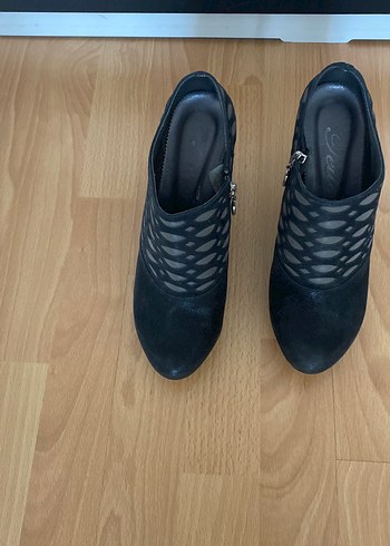 Siyah Zebra Desenli Tokalı Stiletto Kadın Bot - Görsel 2