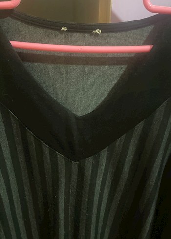 V Yaka Siyah Midi elbise - Görsel 2