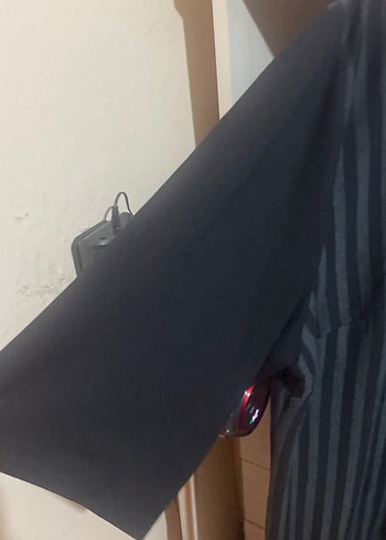 V Yaka Siyah Midi elbise - Görsel 3