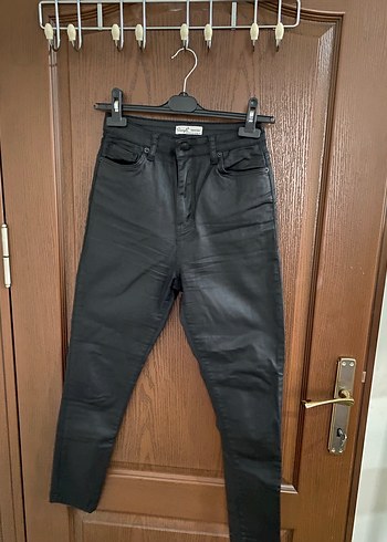 Kadın Siyah Deri Kemerli Normal Boy Jean - Görsel 2