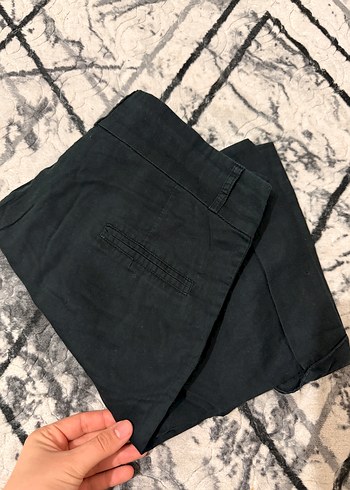 Düğmeli Siyah Kadın Bermuda Şort - Görsel 4