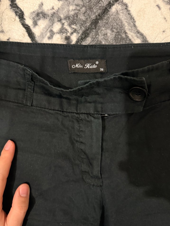 Düğmeli Siyah Kadın Bermuda Şort - Görsel 3