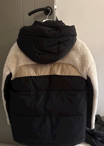 Beyaz Siyah Kapüşonlu Peluş Kışlık Mont - Görsel 3