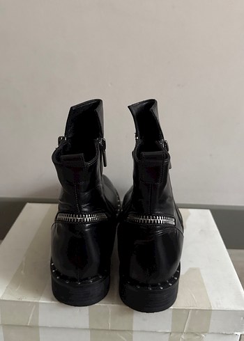 Kadın Siyah Deri Blok Topuklu Bot - Görsel 3