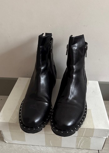 Kadın Siyah Deri Blok Topuklu Bot - Görsel 2