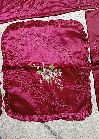 Bordo İşlemeli Parlak Yatak Örtüsü - Görsel 5