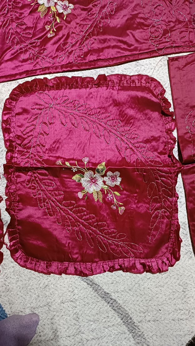 Bordo İşlemeli Parlak Yatak Örtüsü - Görsel 5