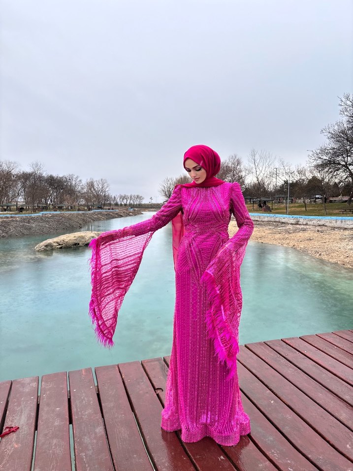 Pembe Drapeli Uzun Tesettür Abiye Elbise - Görsel 3