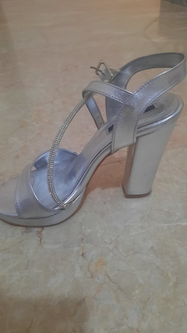 Gri Metal Tokalı Platform Topuklu Abiye Ayakkabı - Görsel 3
