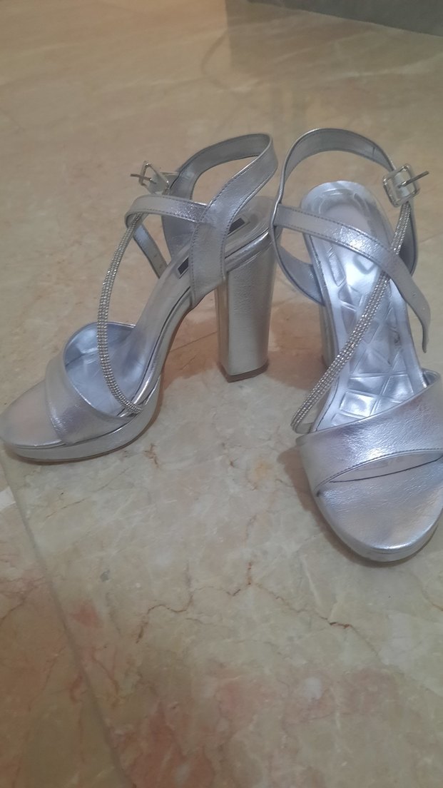Gri Metal Tokalı Platform Topuklu Abiye Ayakkabı - Görsel 2