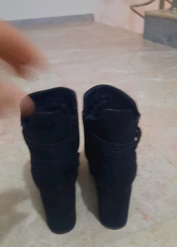 Siyah Süet Kadın Dolgu Topuklu Bot - Görsel 3