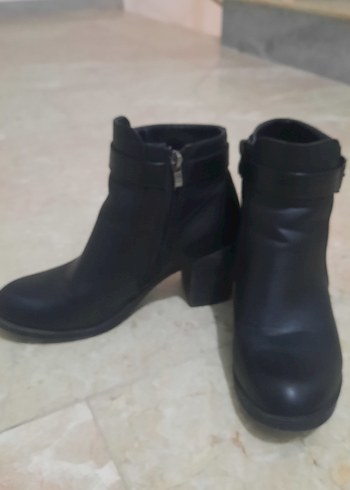 Siyah Tokalı Kadın Topuklu Bot - Görsel 2