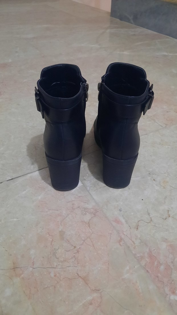 Siyah Tokalı Kadın Topuklu Bot - Görsel 4