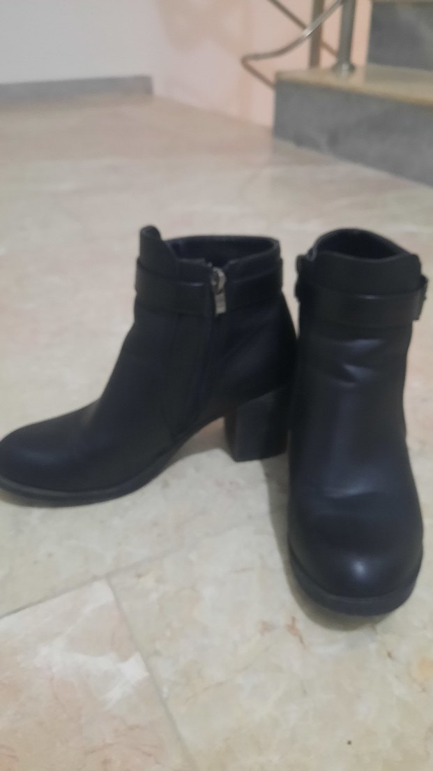 Siyah Tokalı Kadın Topuklu Bot - Görsel 2