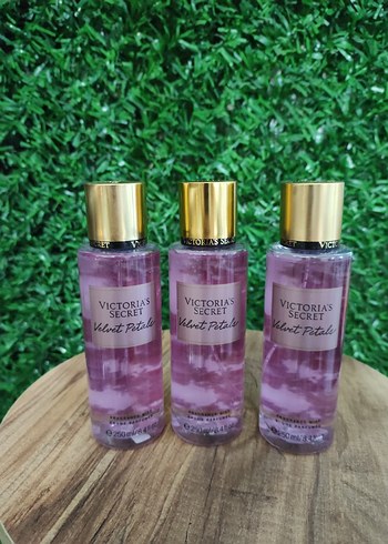 Victoria's Secret Velvet Petals Kadın Parfümü - Görsel 2