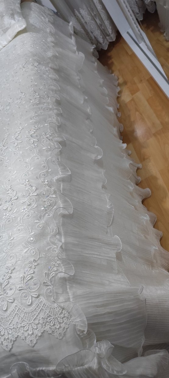 Beyaz Nakışlı Yatak Örtüsü - Görsel 2