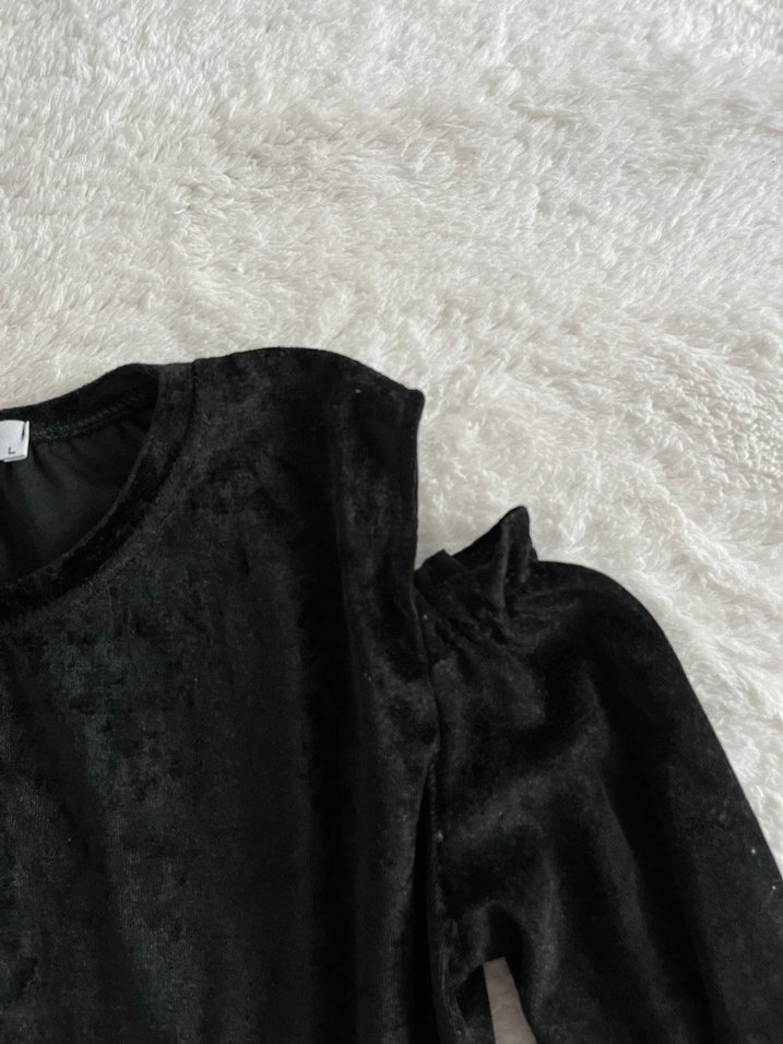 Kadife omzu açık bluz - Görsel 3