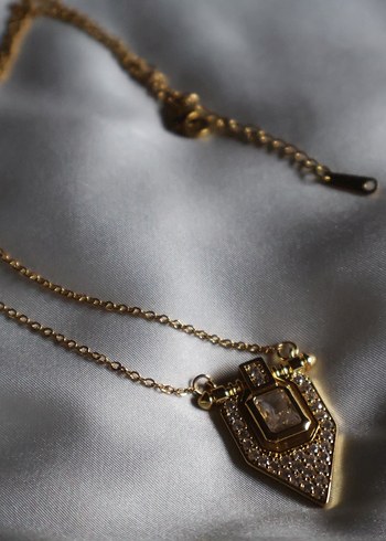 Altın Zincir Detaylı Kadın Kolye - Görsel 3