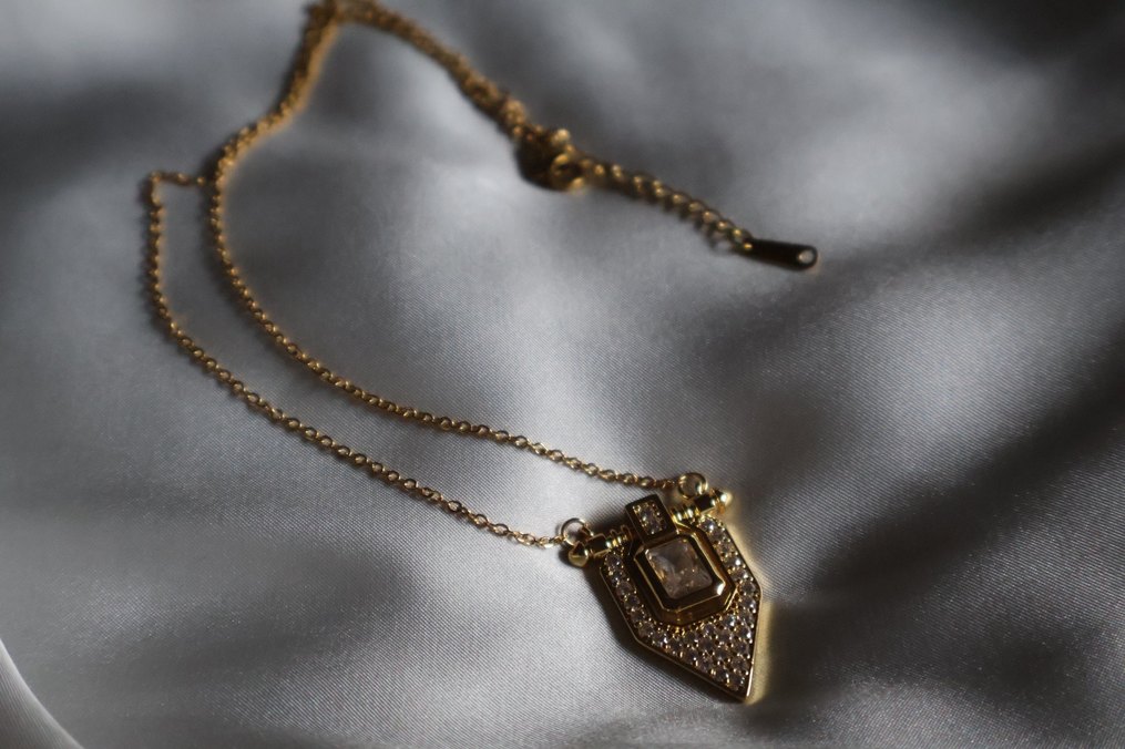 Altın Zincir Detaylı Kadın Kolye - Görsel 3