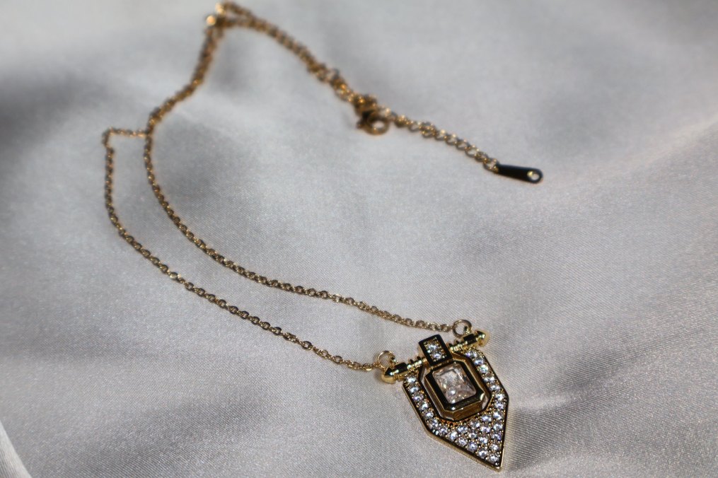 Altın Zincir Detaylı Kadın Kolye - Görsel 2