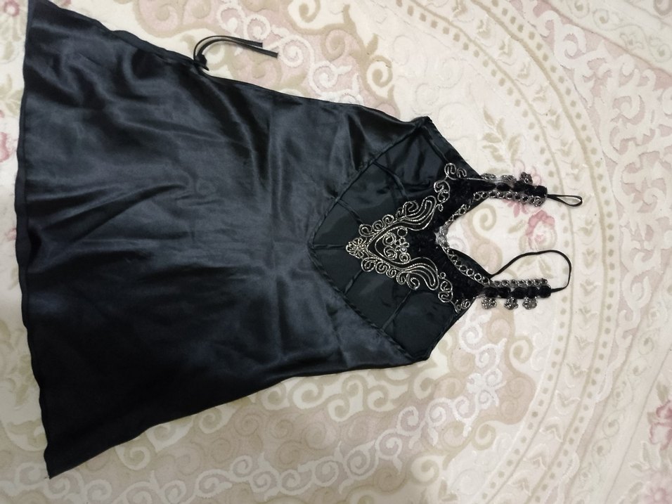 Siyah Gotik İnce Askılı Midi Gecelik - Görsel 2