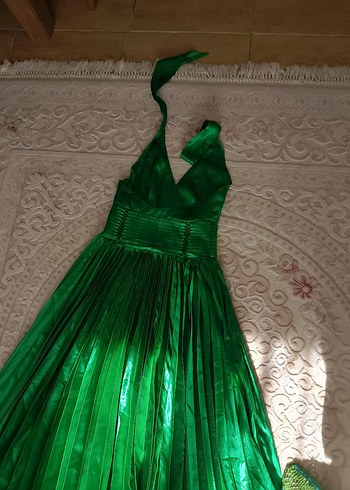 Uzun Parlak Yeşil Drapeli Abiye Elbise - Görsel 3