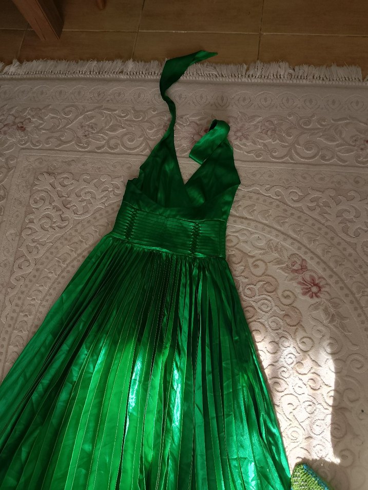 Uzun Parlak Yeşil Drapeli Abiye Elbise - Görsel 3