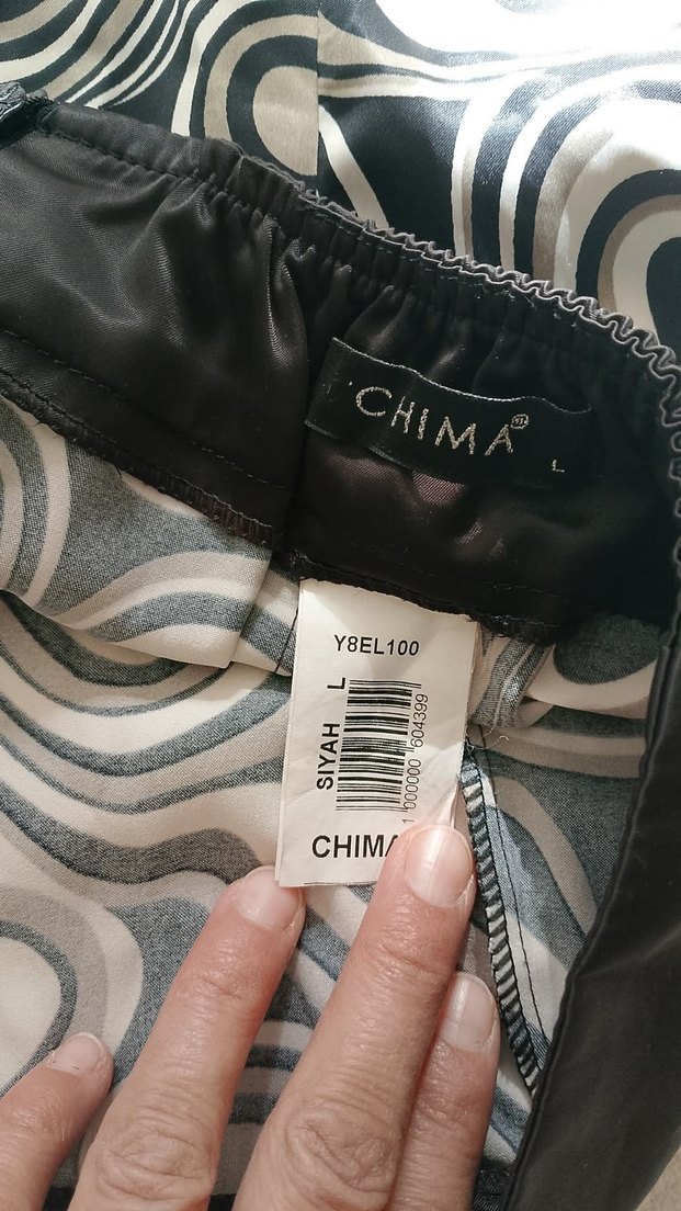 Desenli straplez diz altı elbise - Görsel 3