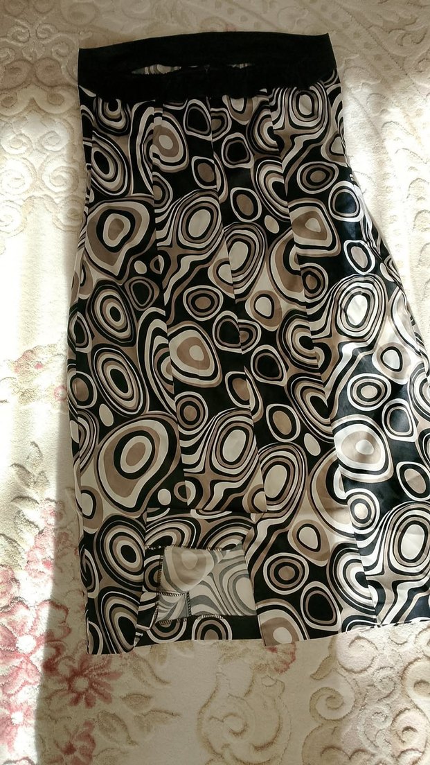 Desenli straplez diz altı elbise - Görsel 2