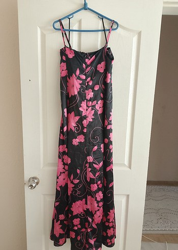 Uzun, Askılı, Pembe Siyah Bağlama Desenli Elbise - Görsel 2