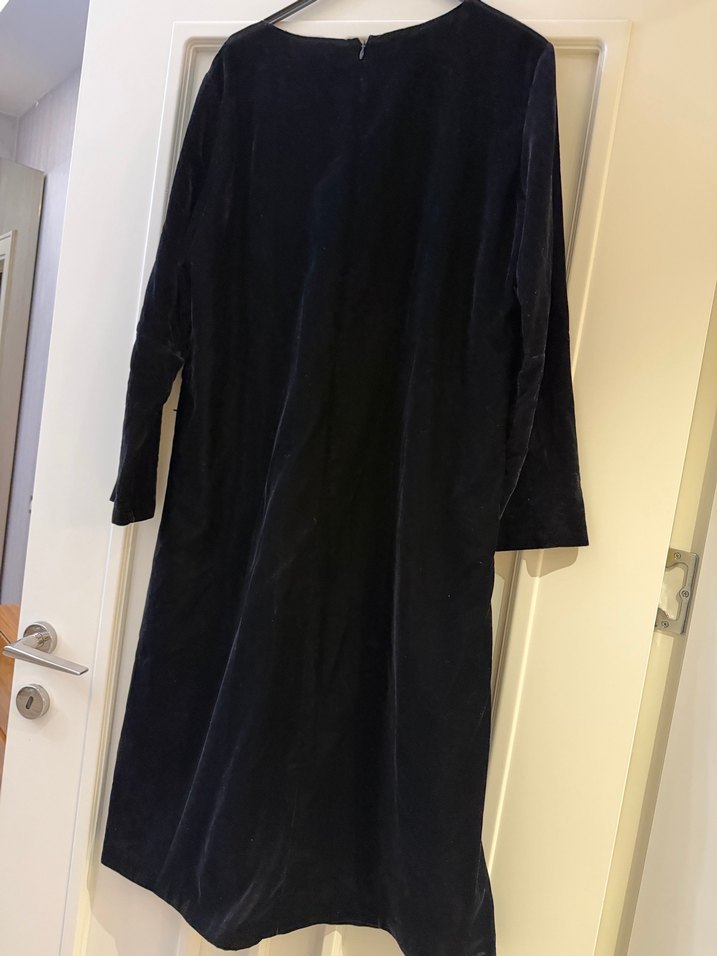 Uzun Kollu Siyah Gotik Nakışlı Elbise - Görsel 2