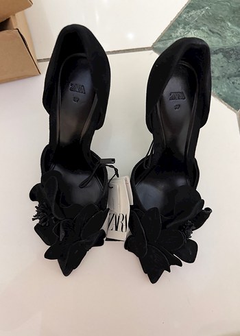 zara 37