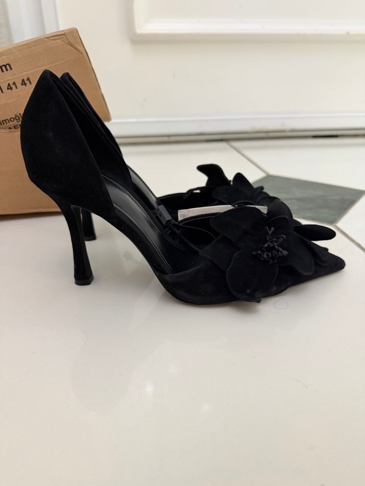 Zara Siyah Süet Fırfırlı Topuklu Ayakkabı - Görsel 2