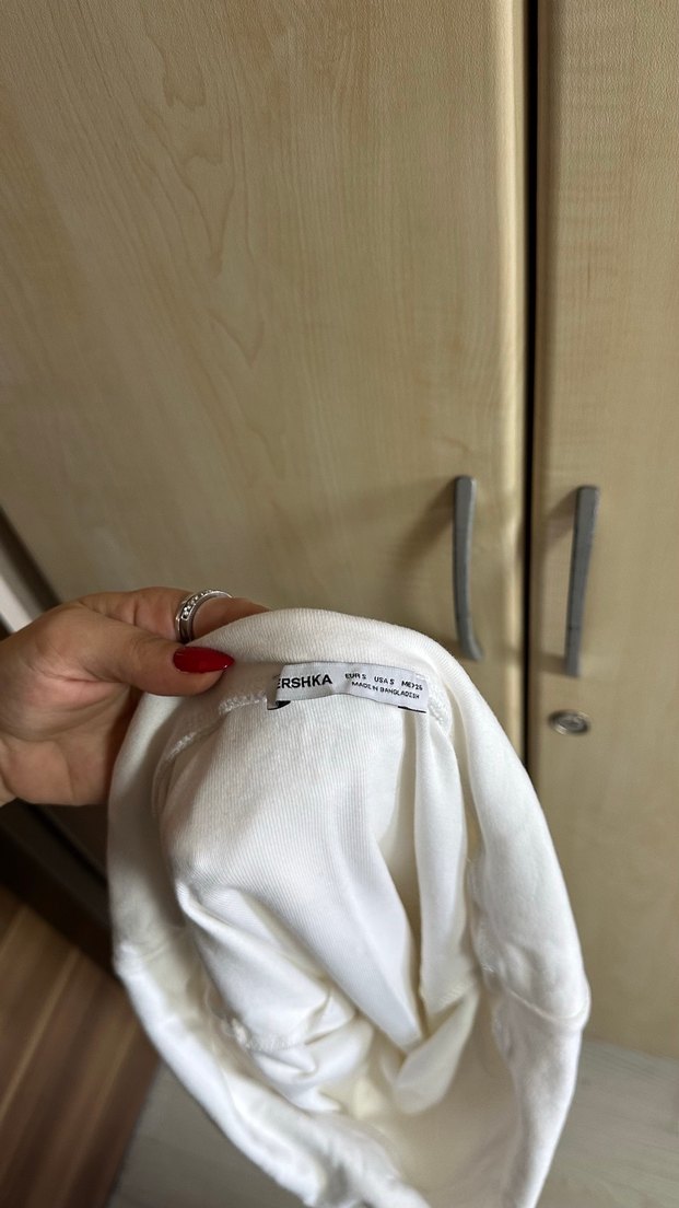 Düğmeli Beyaz kayik yaka - Görsel 2