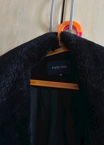 Siyah Peluş Yaka Kaban - Görsel 2