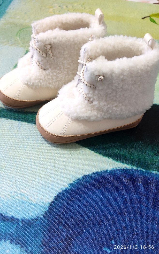 Kız Çocuk Beyaz Kürklü Bot - Görsel 2