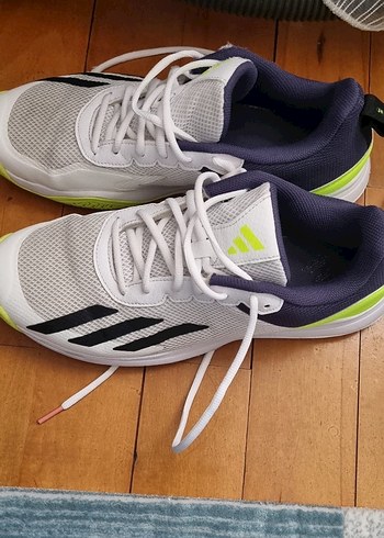 Beyaz Siyah Detaylı Basketbol Ayakkabısı ve koşu ayakkabısı - Görsel 3