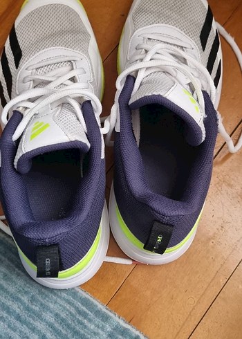 Beyaz Siyah Detaylı Basketbol Ayakkabısı ve koşu ayakkabısı - Görsel 4