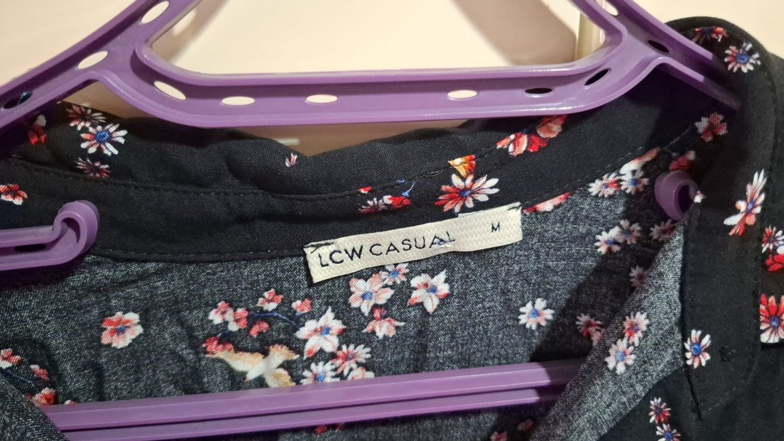 Düğmeli V Yakalı Midi Siyah Desenli Elbise - Görsel 3