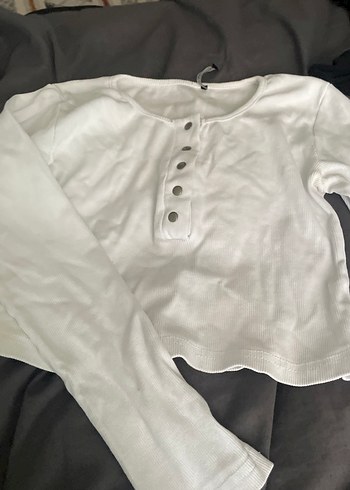 Düğmeli Beyaz Uzun Kollu Crop Top - Görsel 2