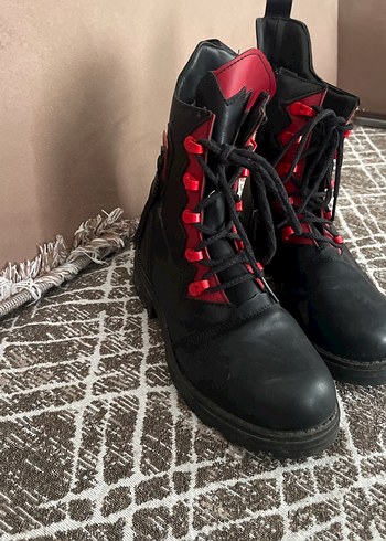 Kırmızı Tokalı Blok Topuklu Punk Bot - Görsel 2