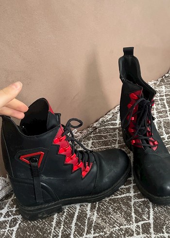 Kırmızı Tokalı Blok Topuklu Punk Bot - Görsel 3