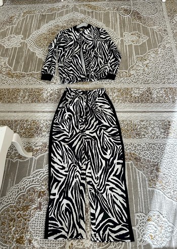 Zebra Desenli Kadın Uzun Ceketli Eşofman Takım - Görsel 3