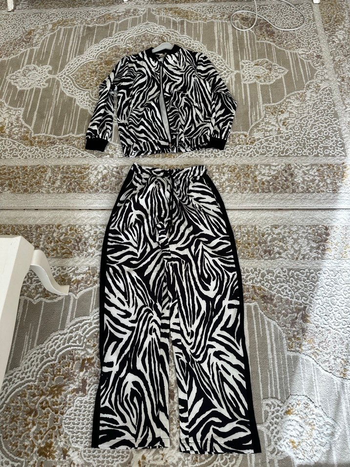 Zebra Desenli Kadın Uzun Ceketli Eşofman Takım - Görsel 3