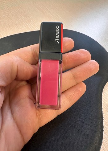 Shiseido Lacquerink 303 Koyu Pembe Dudak Parlatıcısı - Görsel 3