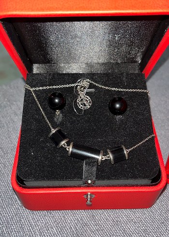 Kısa Zincir Detaylı Koyu Kırmızı Gotik Kolye - Görsel 2