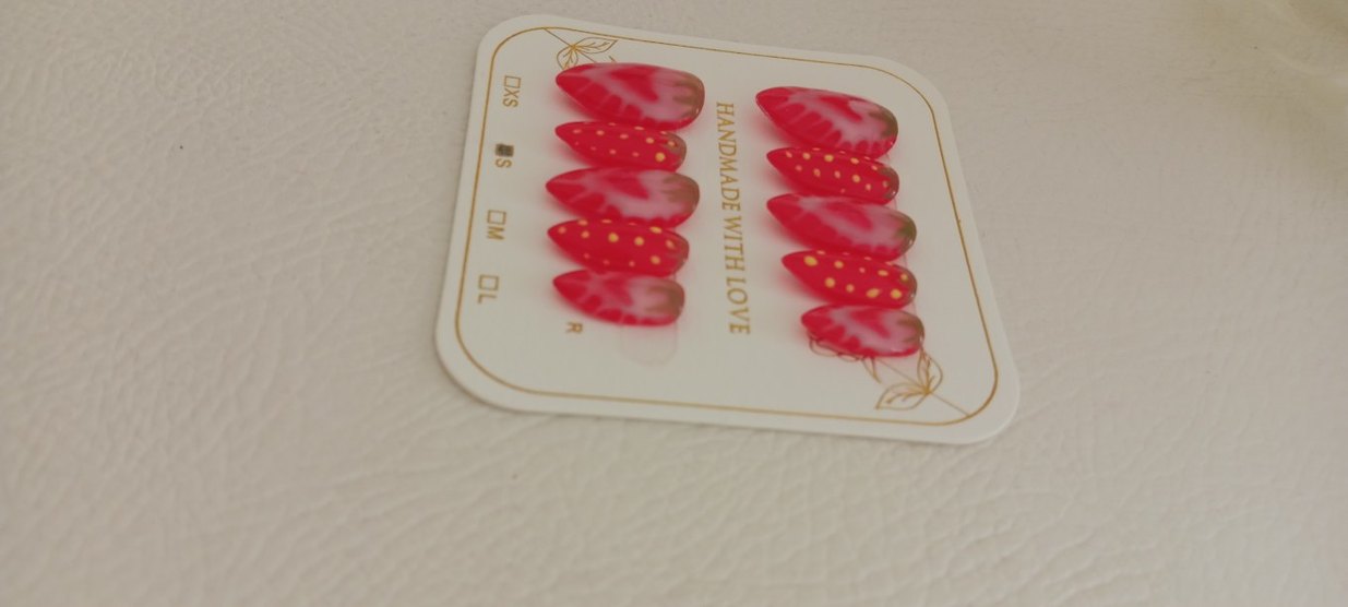 Çilek takma tırnak - Görsel 2