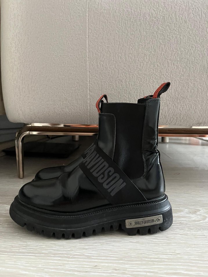 Siyah bot — görsel 4/5