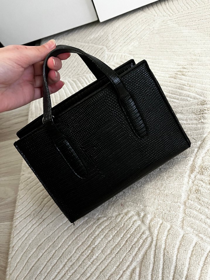 Siyah Deri Yılan Desenli Kadın Çanta butik ürünüdür. - Görsel 4