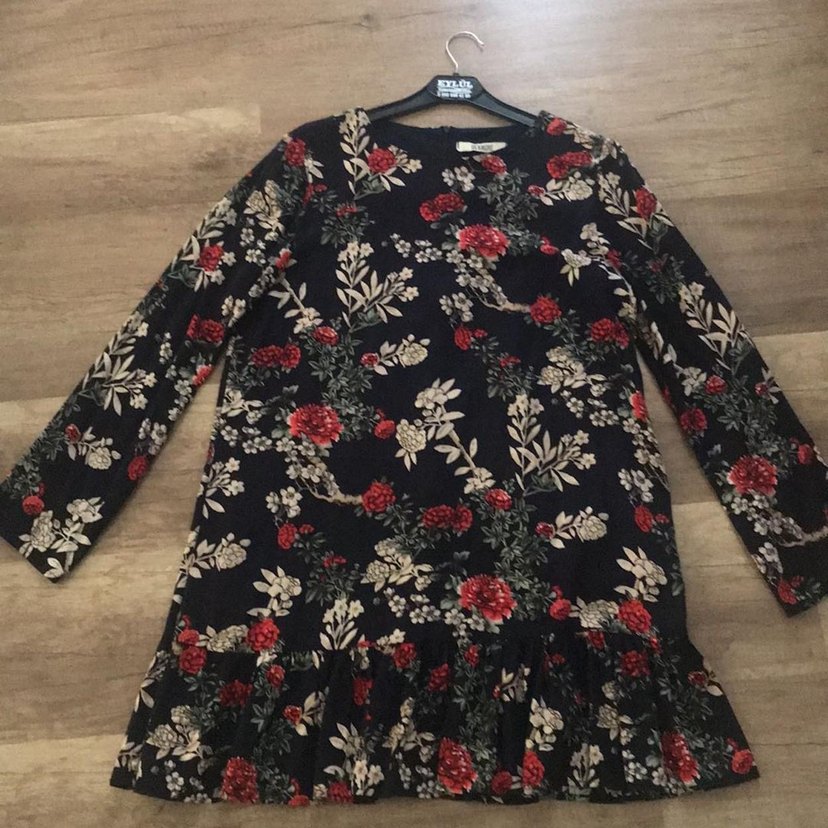 Çiçek Desenli Gri Mini elbise s ve m bedenlerede olur - Görsel 3